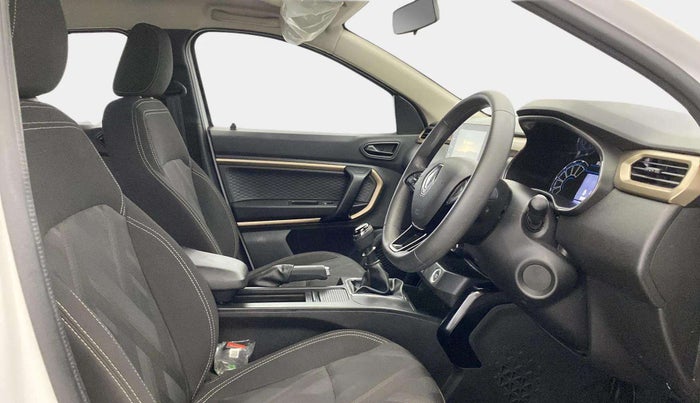 2022 Renault Kiger RXT (O) MT, Petrol, Manual, 25,426 km, Right Side Front Door Cabin