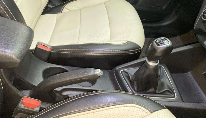 2016 Hyundai Elite i20 ASTA 1.2, Petrol, Manual, 1,18,213 km, Gear Lever