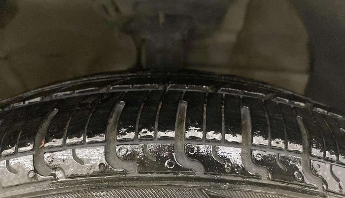 2021 Hyundai NEW SANTRO SPORTZ EXECUTIVE MT CNG, CNG, Manual, 72,745 km, Right Front Tyre Tread