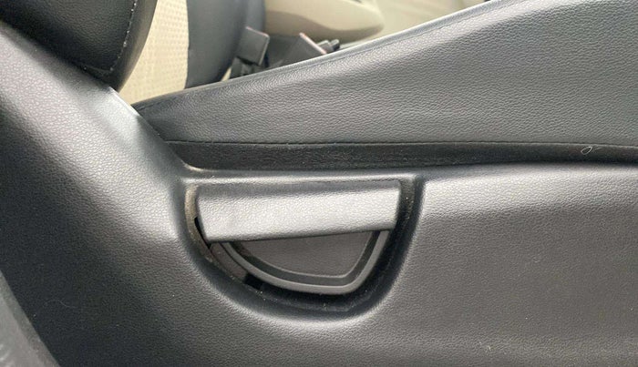 2021 Hyundai NEW SANTRO SPORTZ EXECUTIVE MT CNG, CNG, Manual, 72,745 km, Driver Side Adjustment Panel