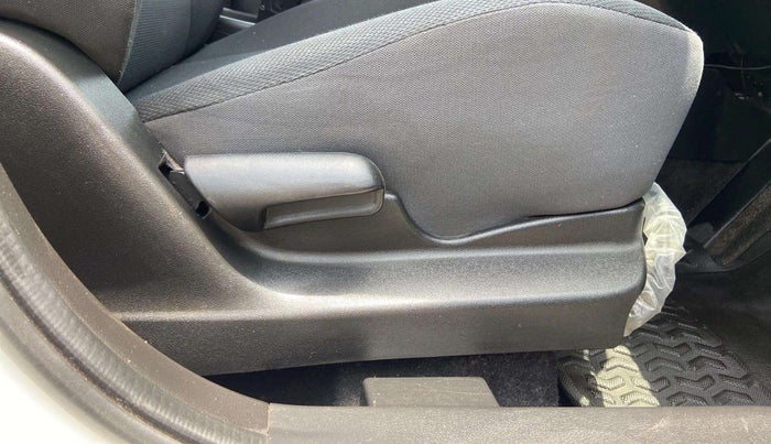 2021 Maruti Vitara Brezza LXI, Petrol, Manual, 52,425 km, Driver Side Adjustment Panel