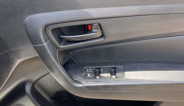 2021 Maruti Vitara Brezza LXI, Petrol, Manual, 52,425 km, Driver Side Door Panels Control