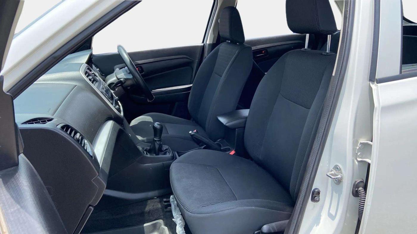 2021 Maruti Vitara Brezza LXI, Petrol, Manual, 52,425 km, Right Side Front Door Cabin