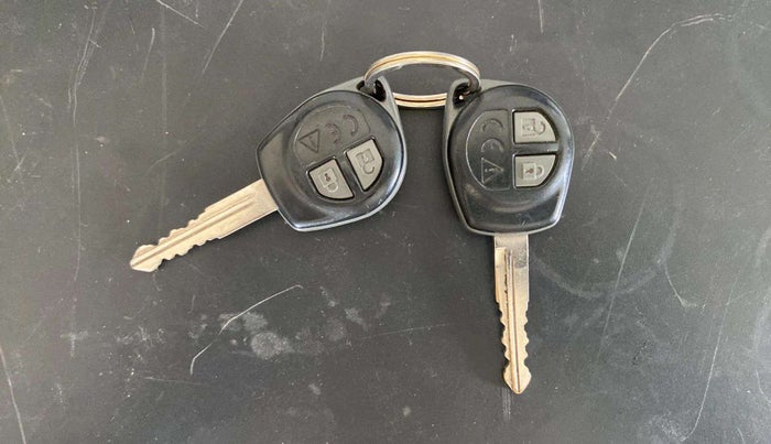 2021 Maruti Vitara Brezza LXI, Petrol, Manual, 52,425 km, Key Close Up