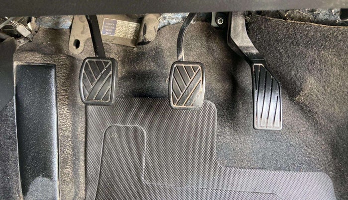 2021 Maruti Vitara Brezza LXI, Petrol, Manual, 52,425 km, Pedals