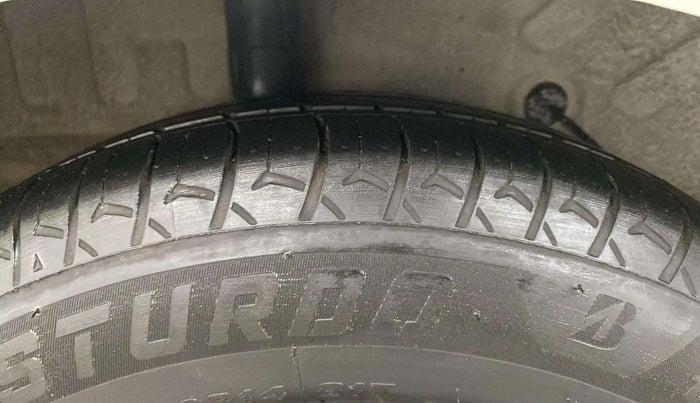 2017 Maruti Celerio VXI AMT (O), CNG, Automatic, 66,762 km, Right Rear Tyre Tread