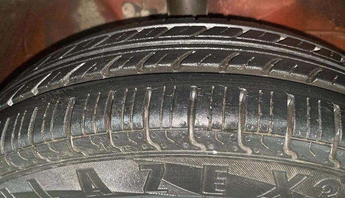 2014 Maruti Wagon R 1.0 LXI CNG, CNG, Manual, 47,670 km, Right Front Tyre Tread