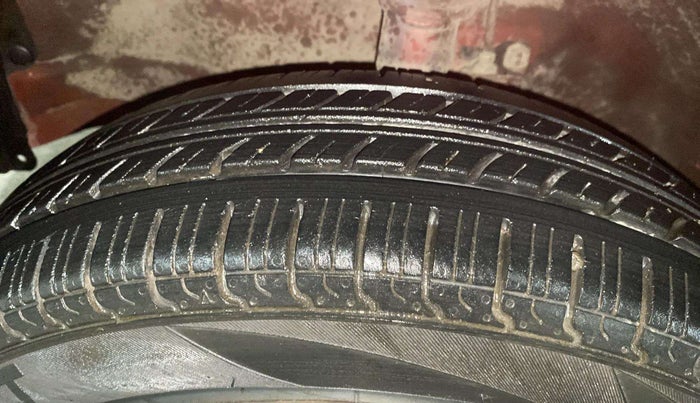 2014 Maruti Wagon R 1.0 LXI CNG, CNG, Manual, 47,670 km, Left Front Tyre Tread