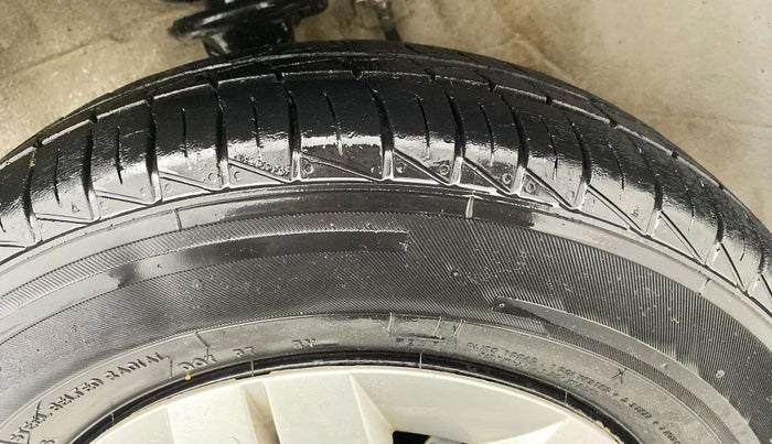 2018 Maruti Alto 800 LXI, Petrol, Manual, 26,906 km, Left Front Tyre Tread