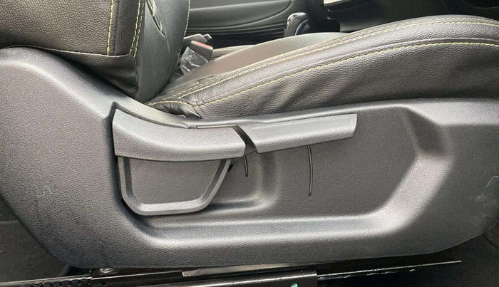 2021 Hyundai NEW I20 ASTA 1.2 AT, Petrol, Automatic, 19,162 km, Driver Side Adjustment Panel