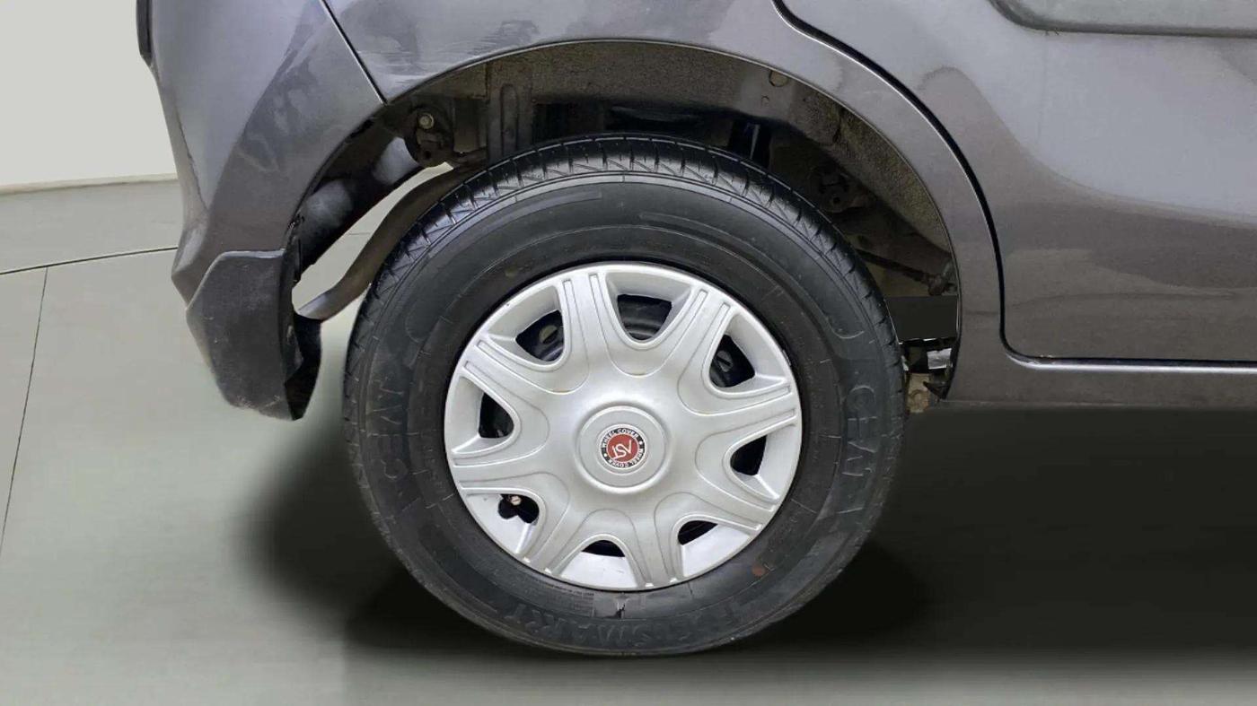 2021 Maruti Alto LXI O, Petrol, Manual, 13,070 km, Right Rear Wheel
