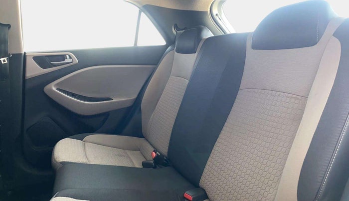 2017 Hyundai Elite i20 SPORTZ 1.2, Petrol, Manual, 33,542 km, Right Side Rear Door Cabin