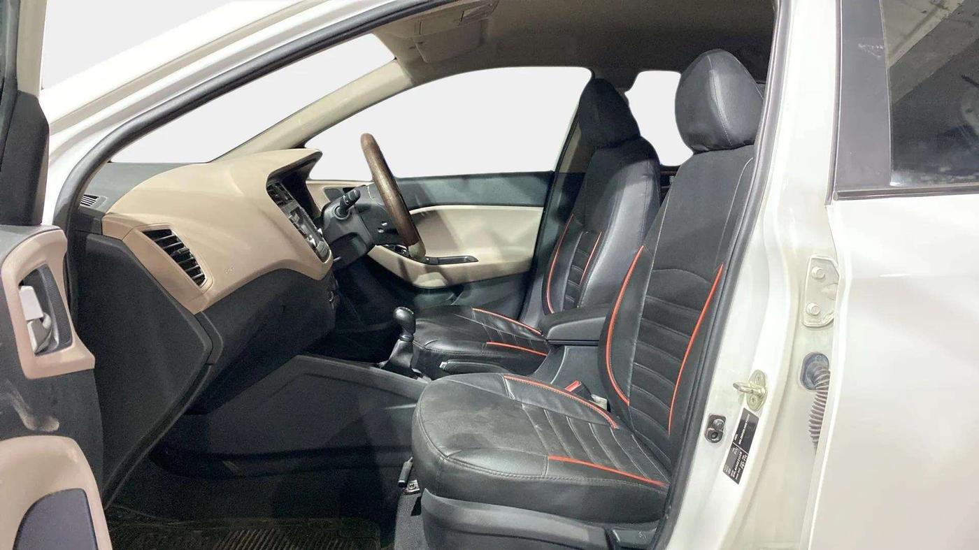 2019 Hyundai Elite i20 SPORTZ PLUS 1.2, Petrol, Manual, 18,639 km, Right Side Front Door Cabin