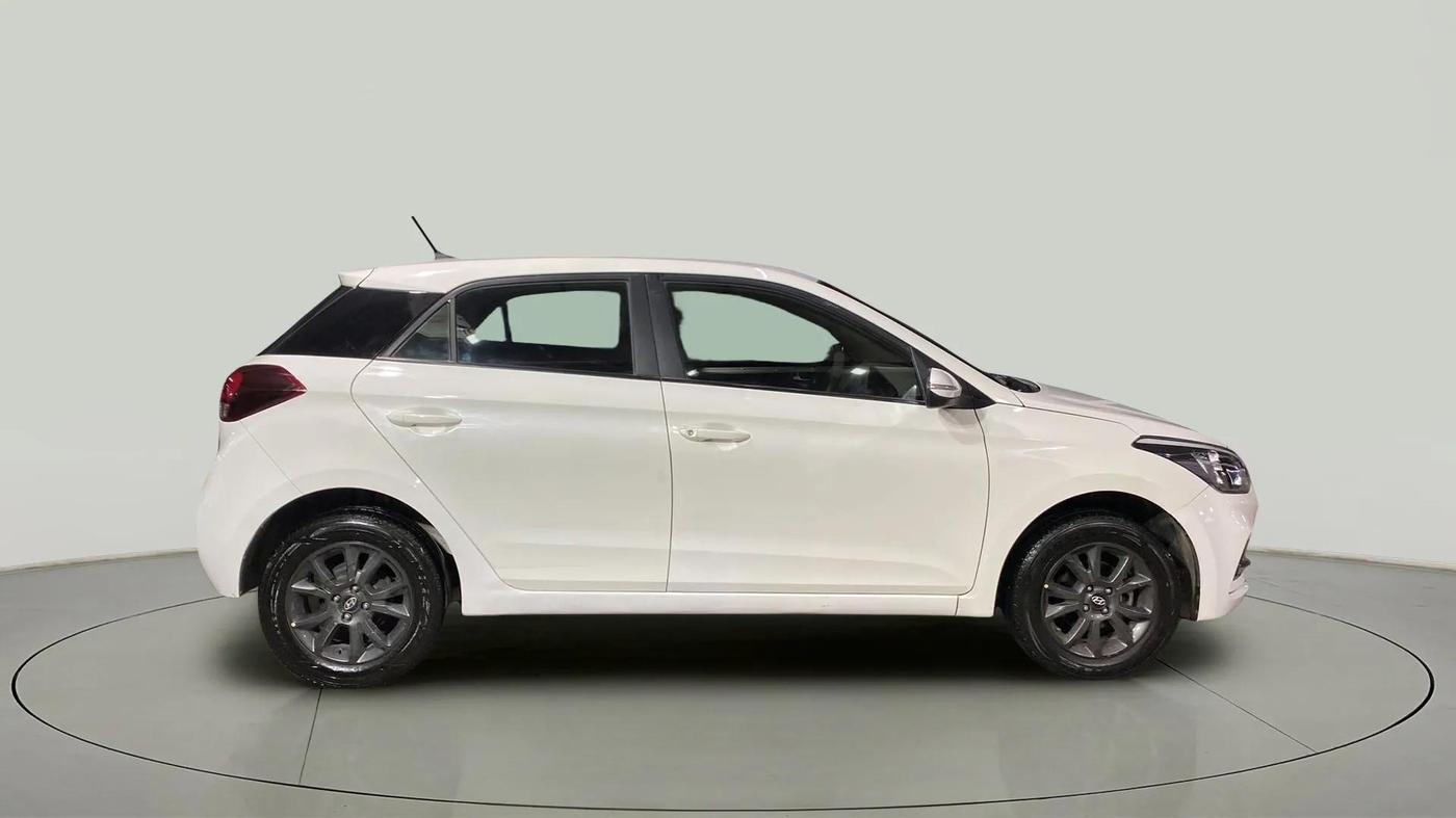 2019 Hyundai Elite i20 SPORTZ PLUS 1.2, Petrol, Manual, 18,639 km, Right Side View