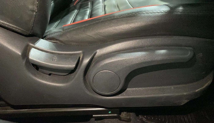 2019 Hyundai Elite i20 SPORTZ PLUS 1.2, Petrol, Manual, 18,617 km, Driver Side Adjustment Panel