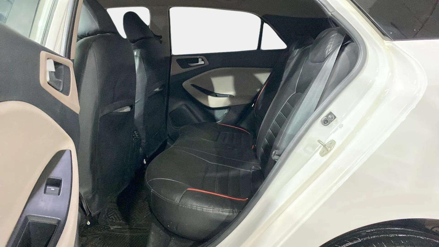 2019 Hyundai Elite i20 SPORTZ PLUS 1.2, Petrol, Manual, 18,639 km, Right Side Rear Door Cabin