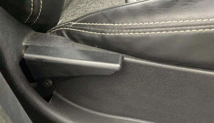 2018 Tata NEXON XM PETROL, Petrol, Manual, 33,715 km, Driver Side Adjustment Panel