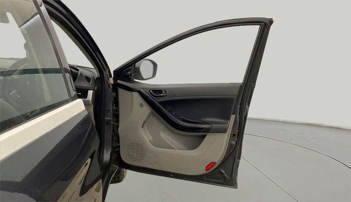 2018 Tata NEXON XM PETROL, Petrol, Manual, 33,715 km, RHS Front Door