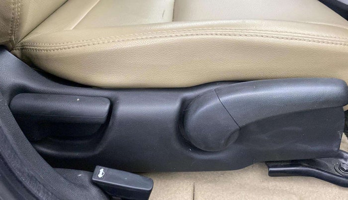 2017 Honda City 1.5L I-VTEC V MT, Petrol, Manual, 97,465 km, Driver Side Adjustment Panel