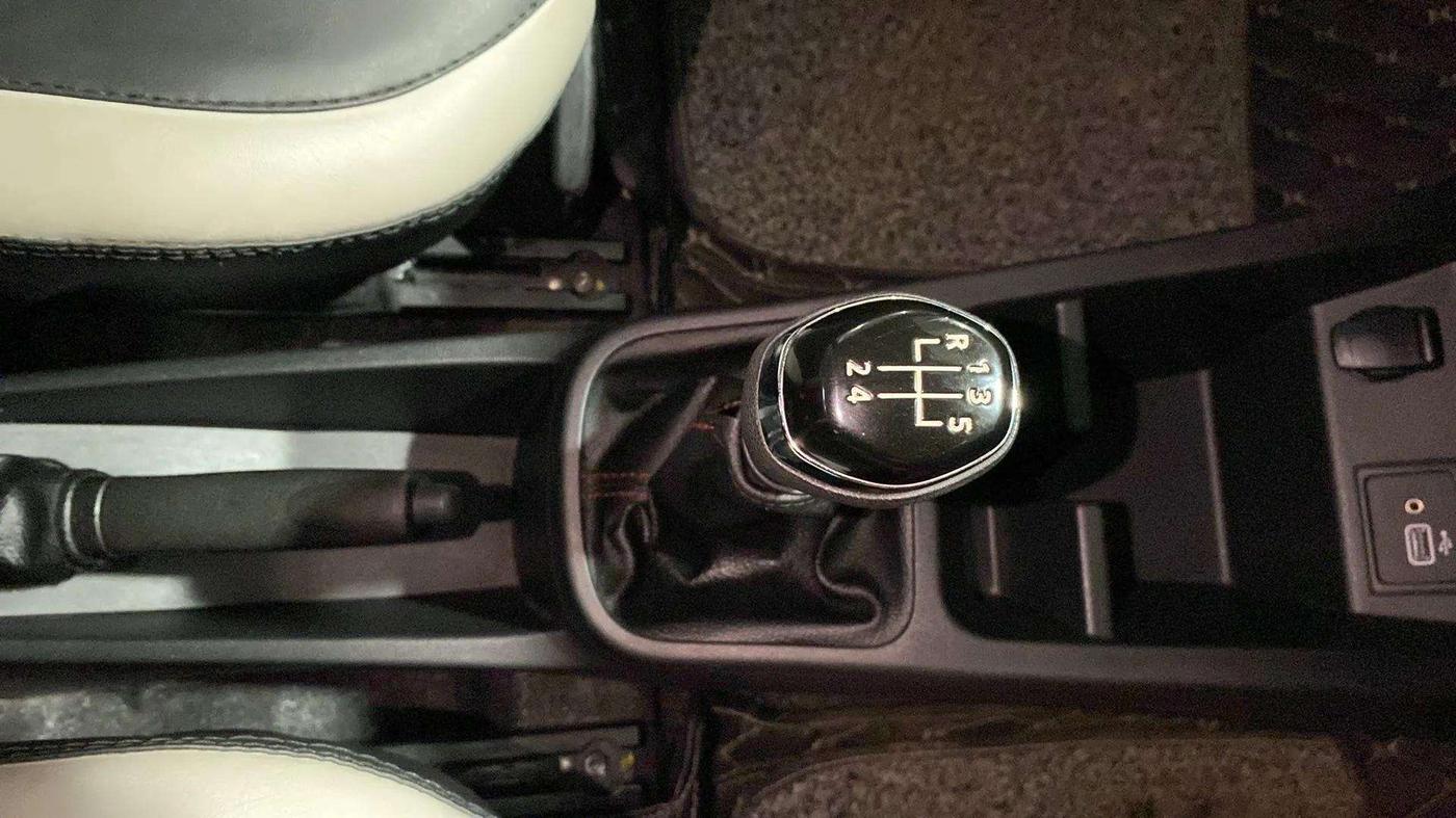 2023 Renault Kwid RXT 1.0, Petrol, Manual, 10,911 km, Gear Lever