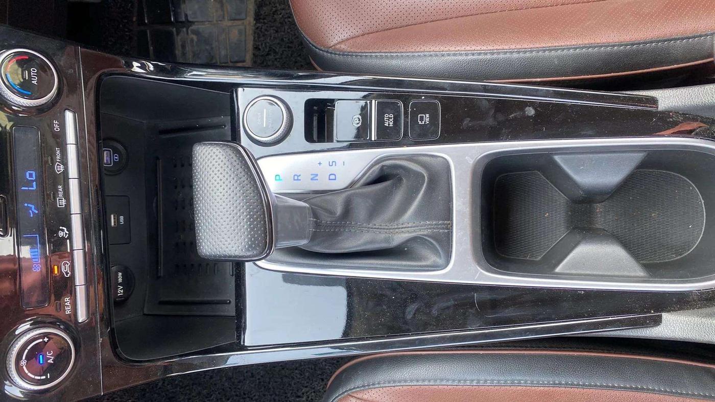 2021 Hyundai ALCAZAR PLATINUM (O) 6STR 2.0 AT, Petrol, Automatic, 84,865 km, Gear Lever