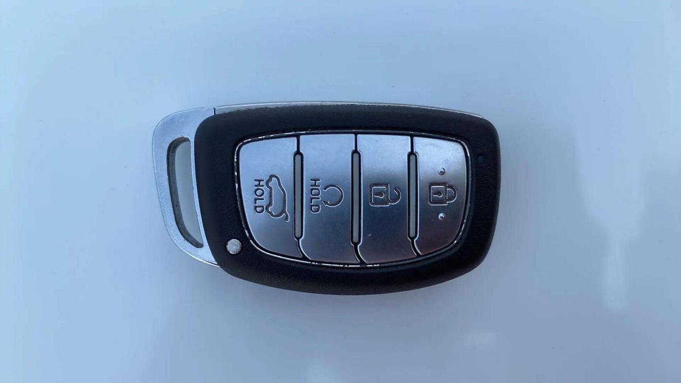 2021 Hyundai ALCAZAR PLATINUM (O) 6STR 2.0 AT, Petrol, Automatic, 84,865 km, Key Close Up