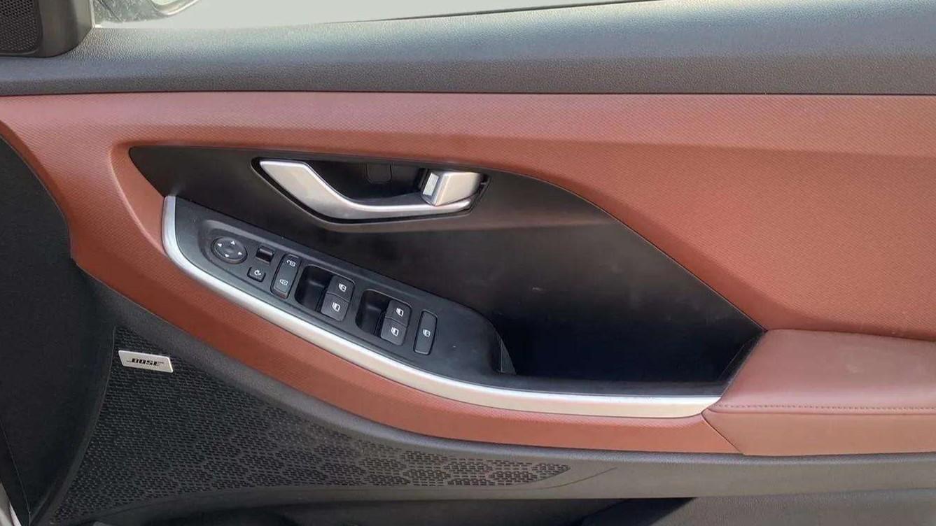 2021 Hyundai ALCAZAR PLATINUM (O) 6STR 2.0 AT, Petrol, Automatic, 84,865 km, Driver Side Door Panels Control