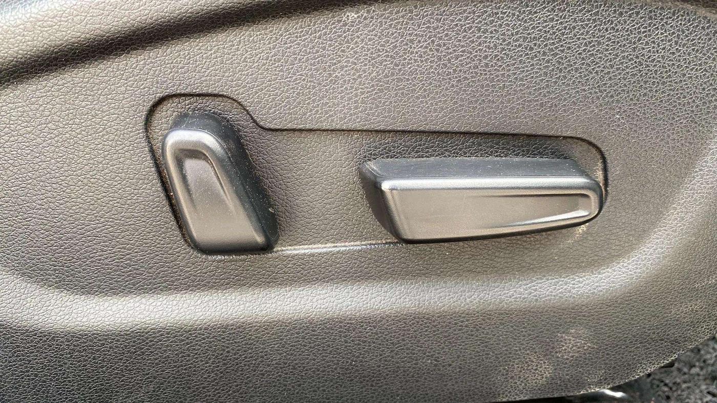 2021 Hyundai ALCAZAR PLATINUM (O) 6STR 2.0 AT, Petrol, Automatic, 84,865 km, Driver Side Adjustment Panel