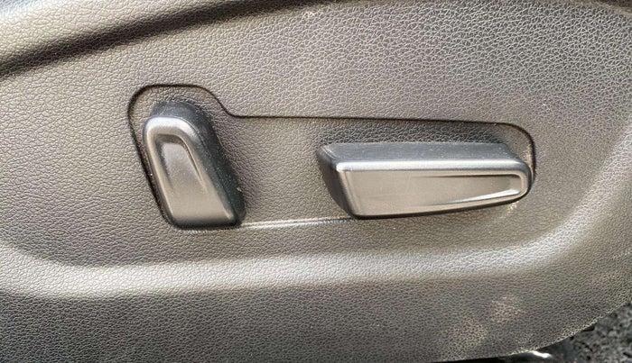2021 Hyundai ALCAZAR PLATINUM (O) 6STR 2.0 AT, Petrol, Automatic, 84,762 km, Driver Side Adjustment Panel