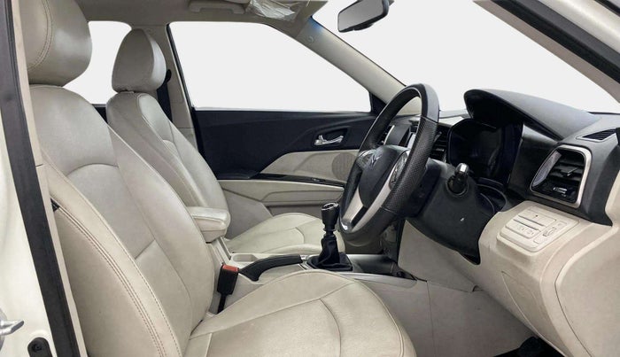 2023 Mahindra XUV300 W8 (O) 1.2 PETROL, Petrol, Manual, 36,405 km, Right Side Front Door Cabin
