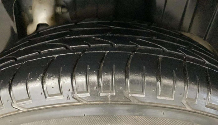 2023 Mahindra XUV300 W8 (O) 1.2 PETROL, Petrol, Manual, 36,405 km, Left Rear Tyre Tread