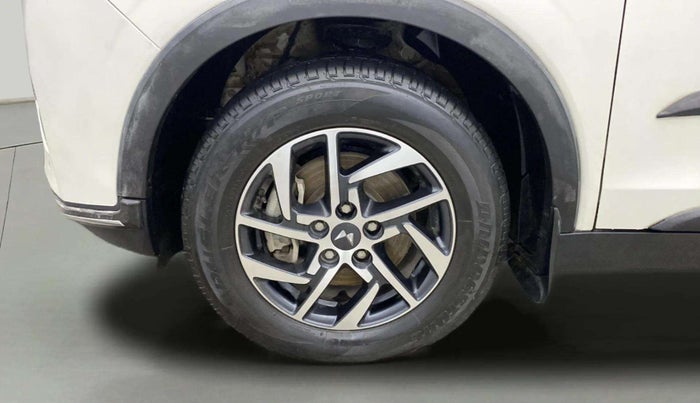 2023 Mahindra XUV300 W8 (O) 1.2 PETROL, Petrol, Manual, 36,405 km, Left Front Wheel
