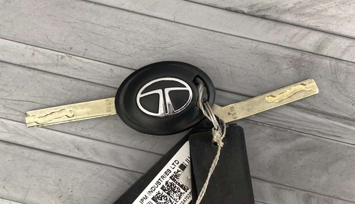 2022 Tata NEXON XE PETROL, Petrol, Manual, 53,300 km, Key Close Up