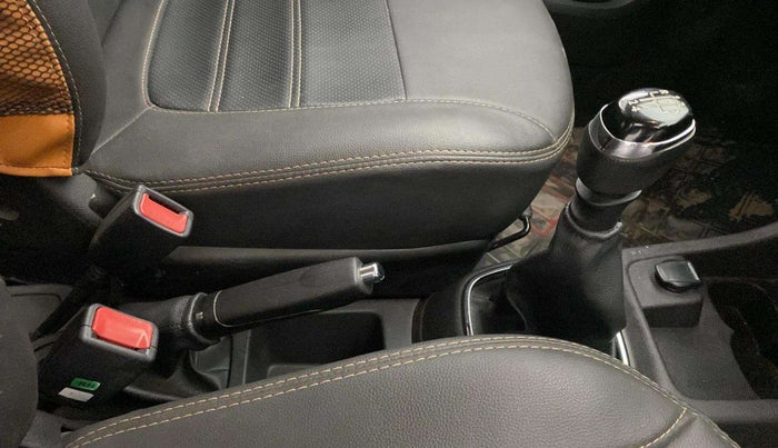 2019 Renault Kwid RXT 1.0 (O), Petrol, Manual, 28,772 km, Gear Lever