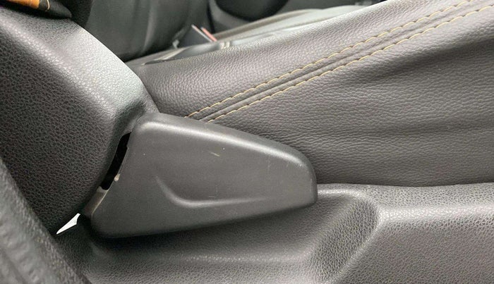 2019 Renault Kwid RXT 1.0 (O), Petrol, Manual, 28,772 km, Driver Side Adjustment Panel