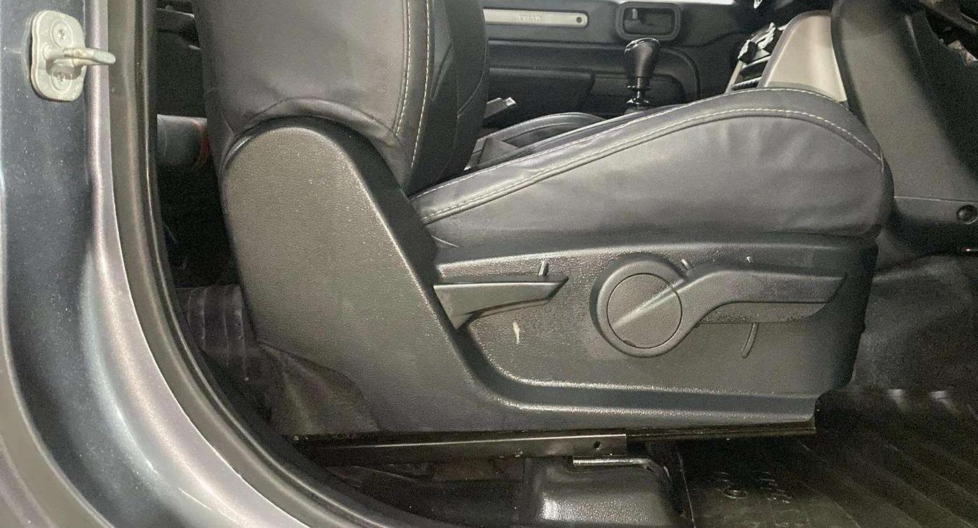 2020 Mahindra Thar LX D 4WD MT CONVERTIBLE, Diesel, Manual, 29,639 km, Driver Side Adjustment Panel