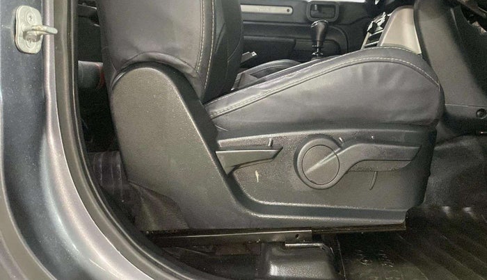 2020 Mahindra Thar LX D 4WD MT CONVERTIBLE, Diesel, Manual, 29,639 km, Driver Side Adjustment Panel