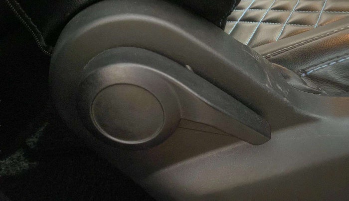 2022 Tata PUNCH ACCOMPLISHED MT, Petrol, Manual, 42,622 km, Driver Side Adjustment Panel