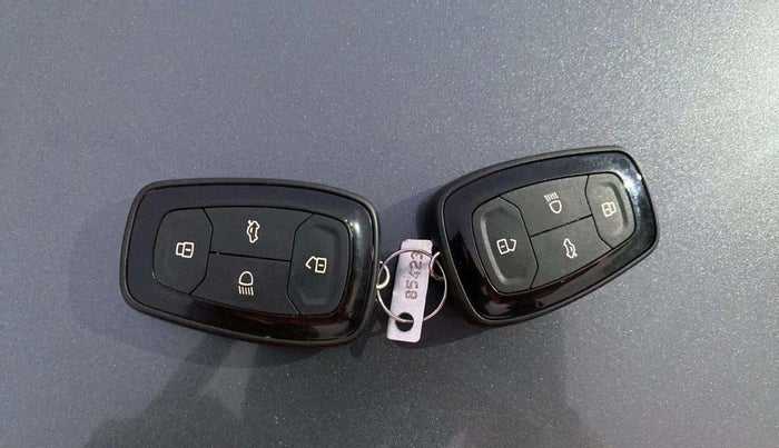 2022 Tata PUNCH ACCOMPLISHED MT, Petrol, Manual, 42,622 km, Key Close Up