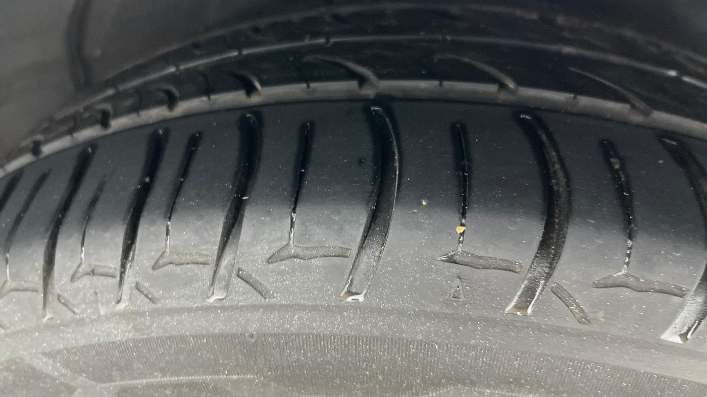 2014 Hyundai Verna FLUIDIC 1.6 VTVT SX, Petrol, Manual, 48,332 km, Left Rear Tyre Tread