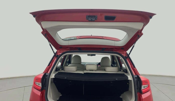2023 Mahindra XUV300 W8 (O) 1.2 PETROL AMT, Petrol, Automatic, 10,863 km, Boot Door Open