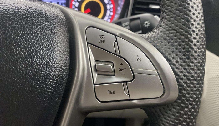 2023 Mahindra XUV300 W8 (O) 1.2 PETROL AMT, Petrol, Automatic, 10,863 km, Adaptive Cruise Control