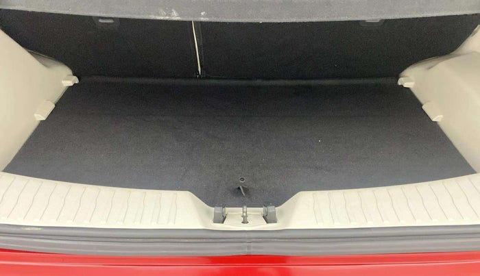 2023 Mahindra XUV300 W8 (O) 1.2 PETROL AMT, Petrol, Automatic, 10,863 km, Boot Inside