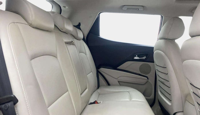 2023 Mahindra XUV300 W8 (O) 1.2 PETROL AMT, Petrol, Automatic, 10,863 km, Right Side Rear Door Cabin