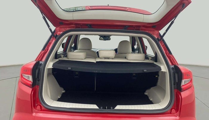 2023 Mahindra XUV300 W8 (O) 1.2 PETROL AMT, Petrol, Automatic, 10,863 km, Boot Open Zoomed View