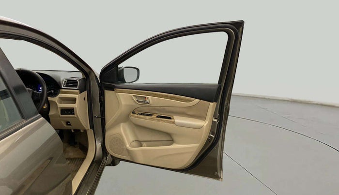 2018 Maruti Ciaz DELTA 1.5 SHVS MT PETROL, Petrol, Manual, 48,775 km, RHS Front Door