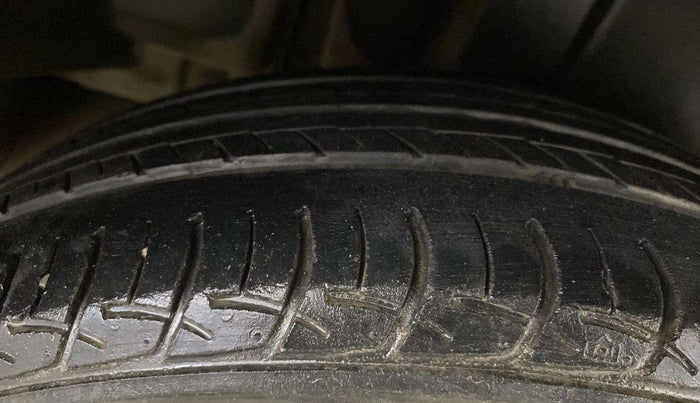 2018 Maruti Ciaz DELTA 1.5 SHVS MT PETROL, Petrol, Manual, 48,775 km, Right Rear Tyre Tread