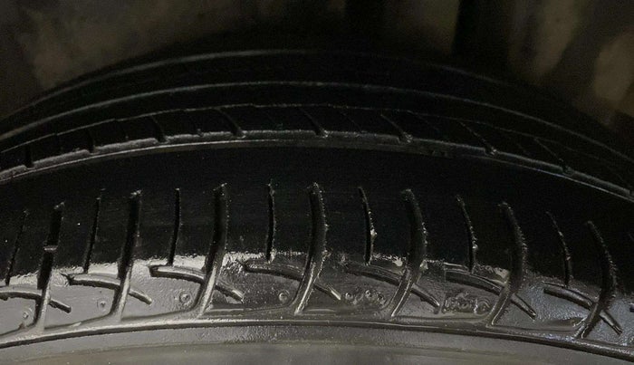 2018 Maruti Ciaz DELTA 1.5 SHVS MT PETROL, Petrol, Manual, 48,775 km, Left Rear Tyre Tread