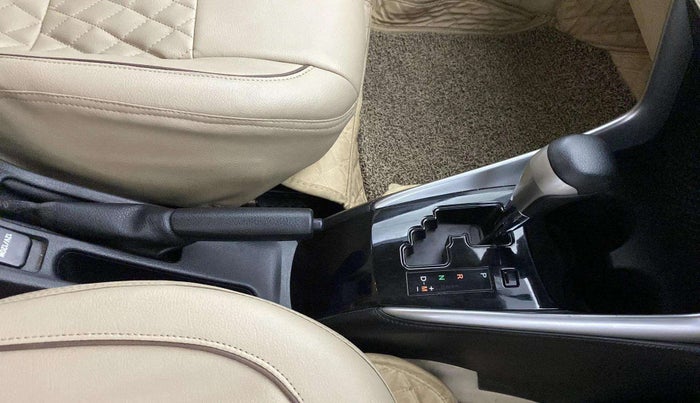2019 Toyota YARIS G CVT, Petrol, Automatic, 59,252 km, Gear Lever