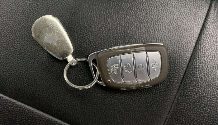 2021 Hyundai VENUE SX (O) 1.5 CRDI, Diesel, Manual, 53,677 km, Key Close Up